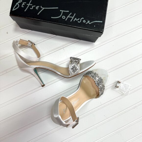 Blue by Betsey Johnson SB Erin Jeweled Ankle Strap Heels Ivory Size 9 - Picture 6 of 7